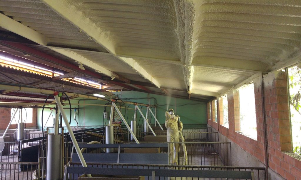 aislamiento-de-espuma-en-granja