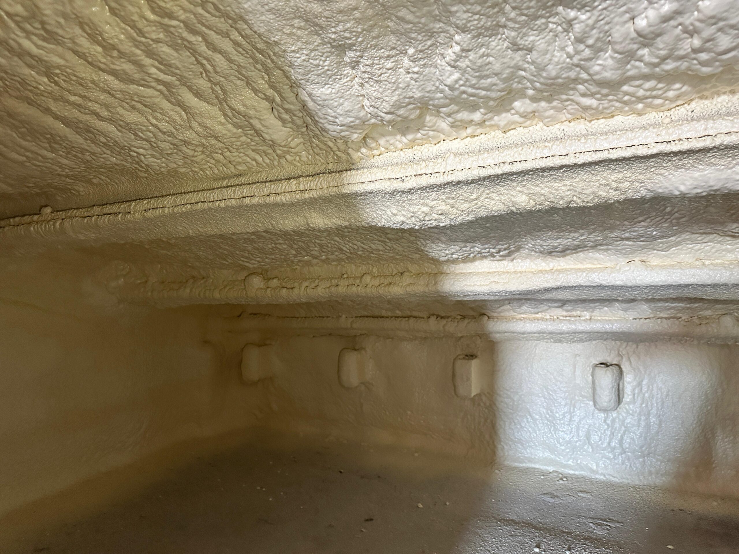 Millorar el confort des de dalt: aïllament entre bigues i parets