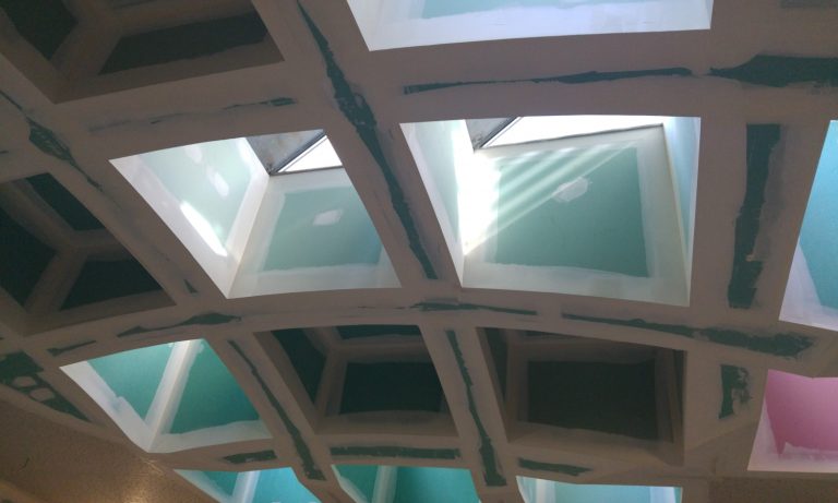 Instalación de falso techo y revestimiento en Pladur en Museo en Camprodon.