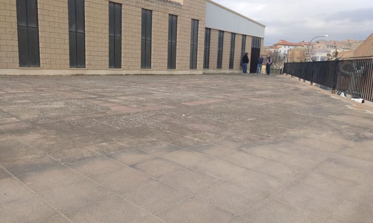 Impermeabilització amb Poliurea d'una terrassa exterior en una zona esportiva a Saragossa