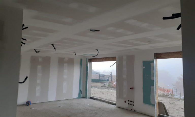 Revestiments de cartró guix (Pladur) en una casa de nova construcció al Ripollès