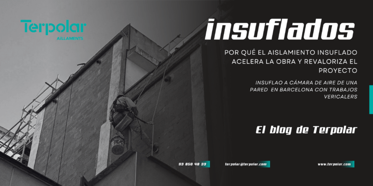 Técnico de Terpolar aplicando aislamiento insuflado en una rehabilitación para acelerar la obra sin perder espacio.